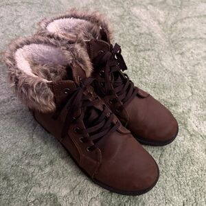 Women's Brown Fur-Lined Winter Boots
